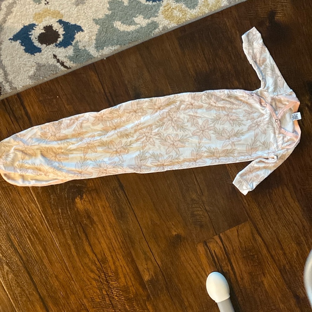 Washed and worn once by my newborn so in great shape.